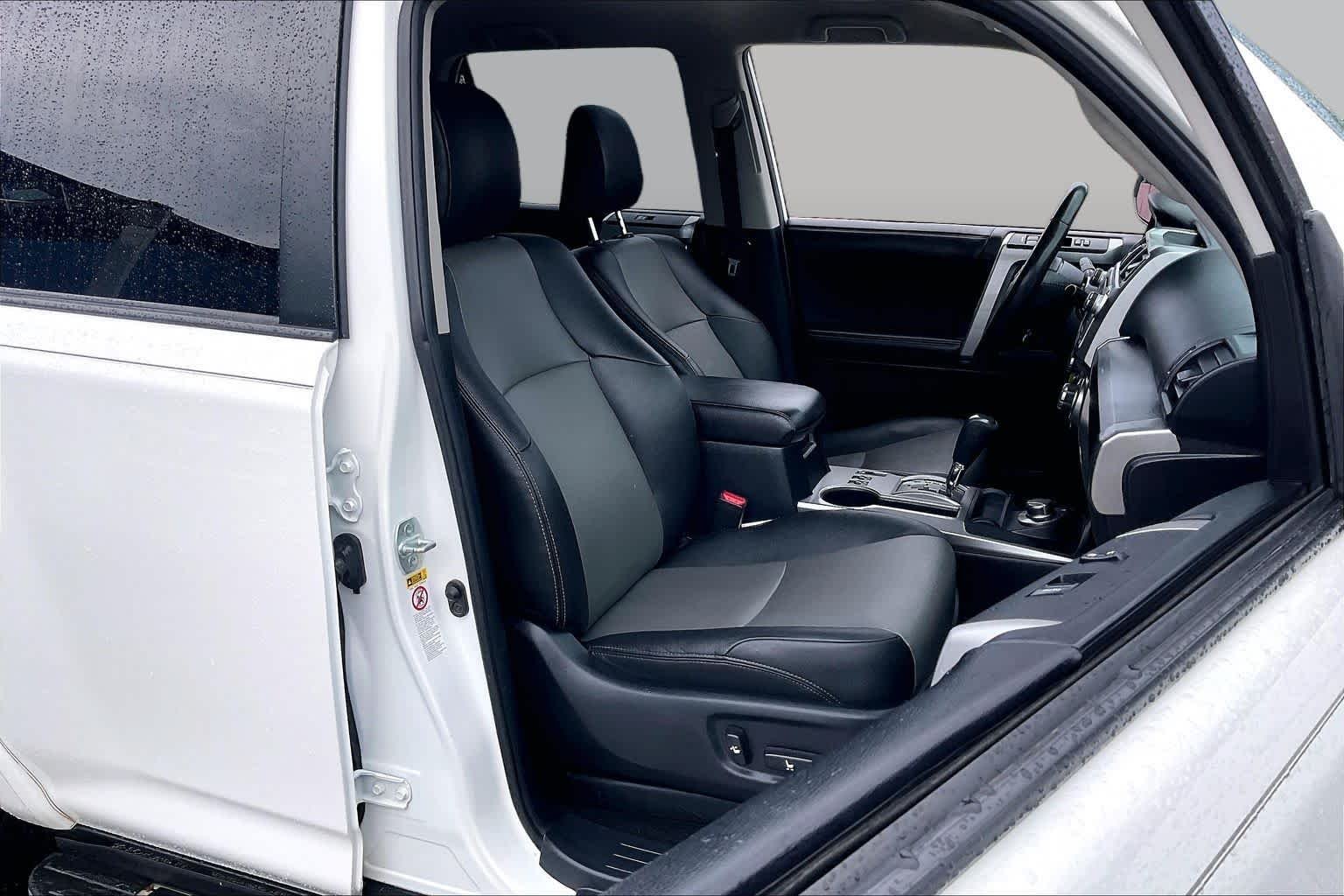 Used 2019 Super White Toyota SR5 image 8