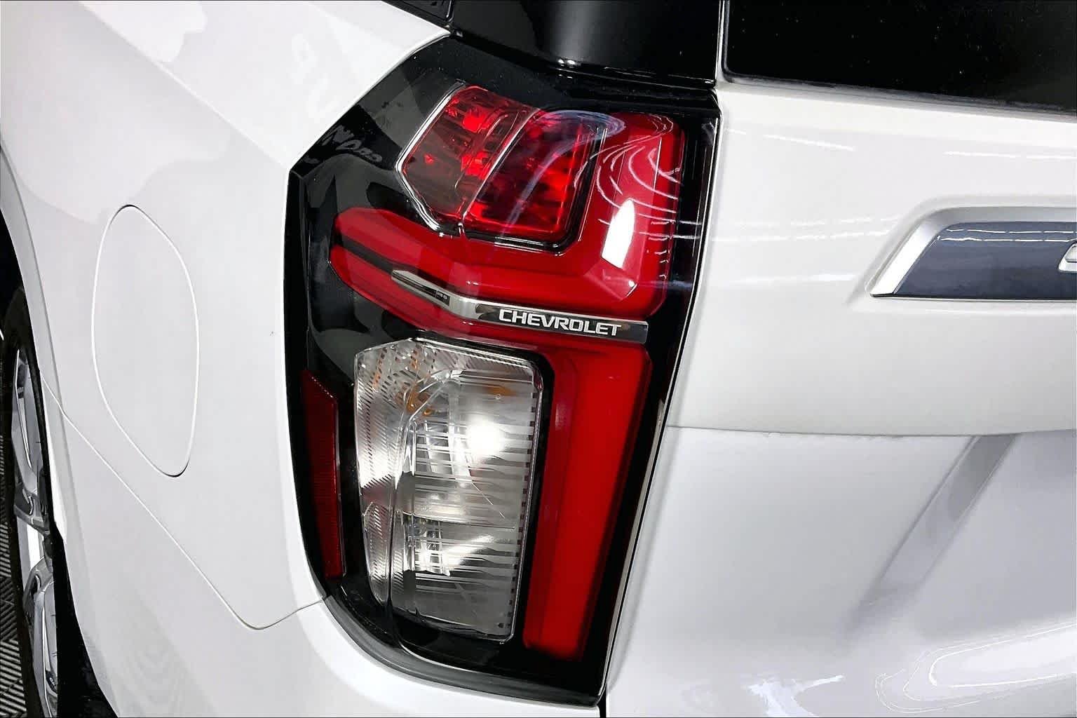 Used 2023 Iridescent Pearl Tricoat Chevrolet High Country image 26