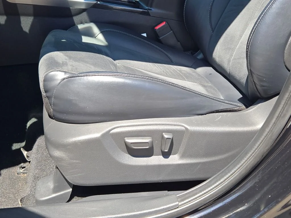 Used 2025 Black Mitsubishi SE image 23