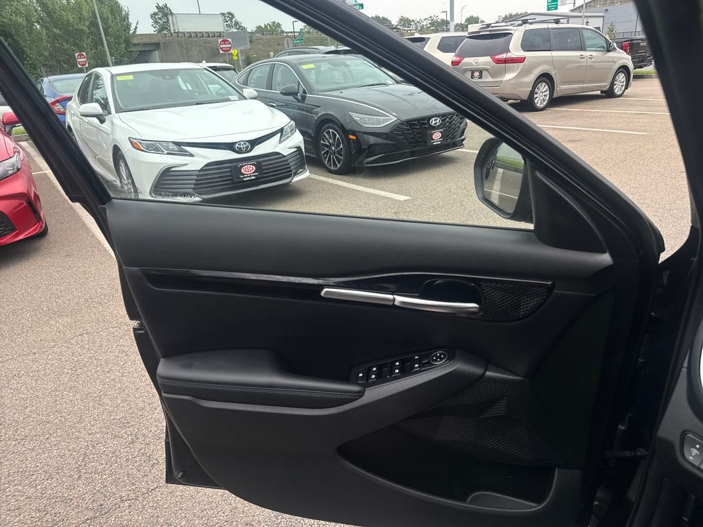 Used 2021 Black Kia S image 33