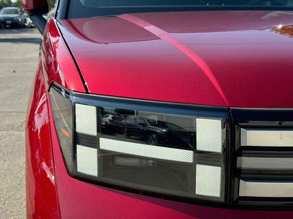 Used 2025 Red Hyundai SEL image 39