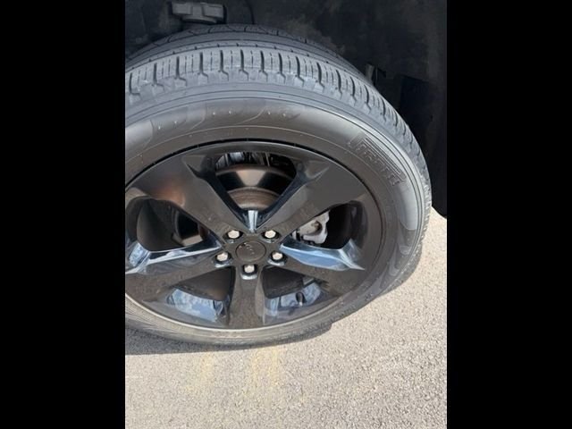 Used 2024 Gray Jeep Limited image 18