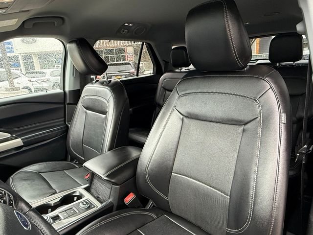 Used 2022 Green Ford Limited image 24