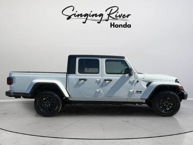 Used 2022 Bright White Clearcoat Jeep Sport image 8