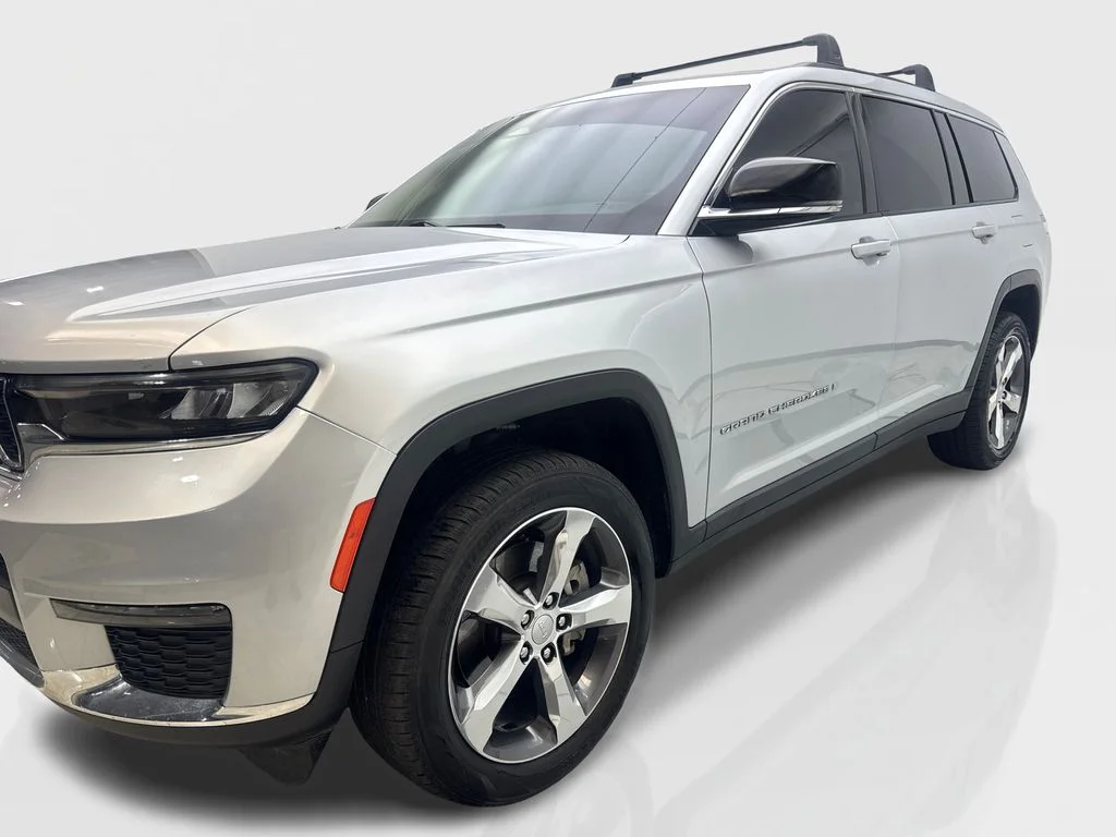 Used 2022 Silver Jeep Limited image 11