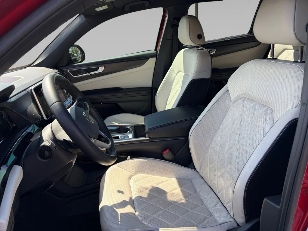 Used 2024  Volkswagen 2.0T SEL Premium R-Line image 10
