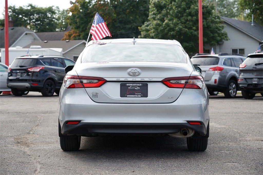 2023 Toyota Camry LE photo 3