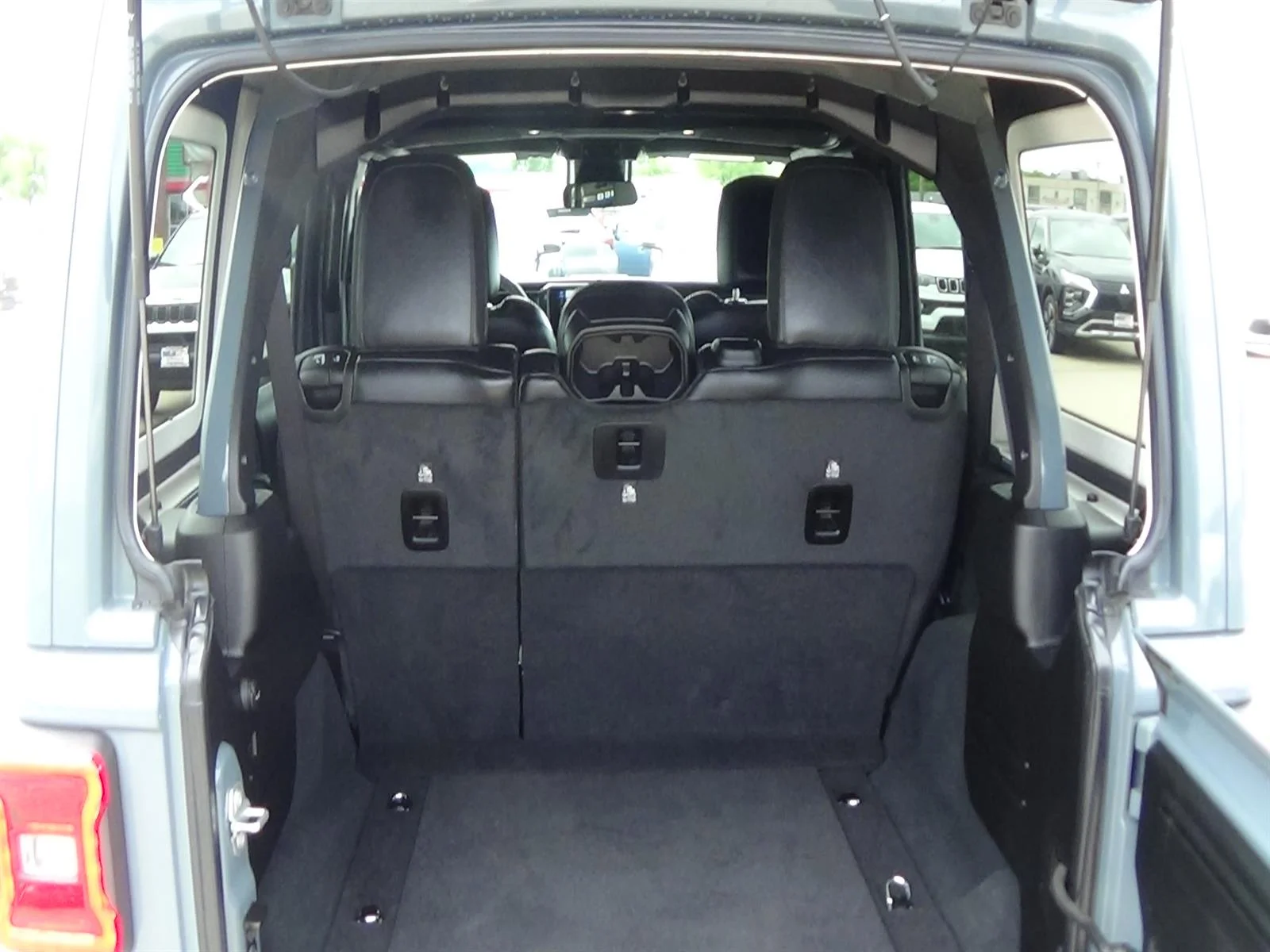 Certified Used 2024 Anvil Clear Coat (pds) Jeep Sahara image 10
