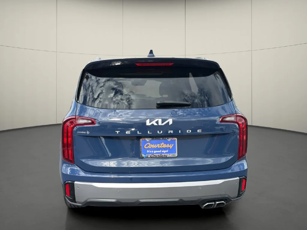 Used 2025 Black Kia S image 6