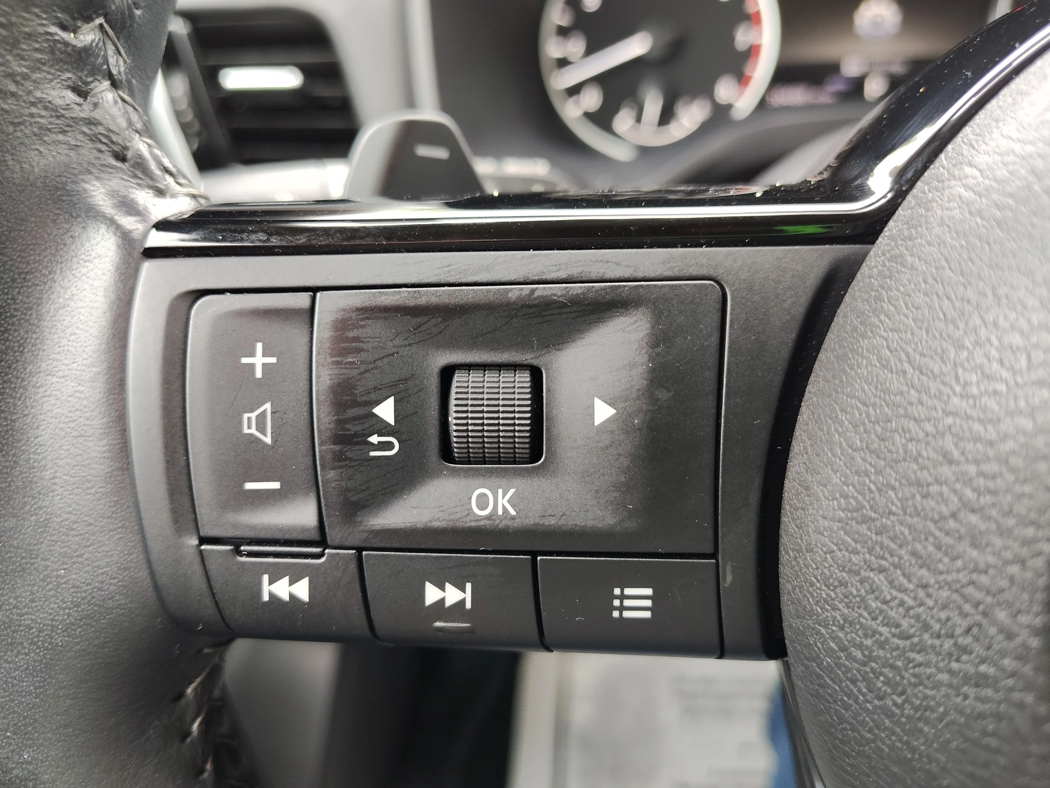 Used 2023 Black Nissan SL image 18