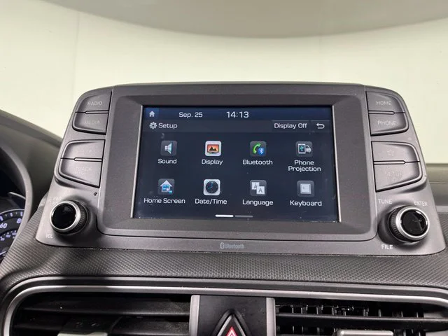 Used 2019 White Hyundai SE image 25