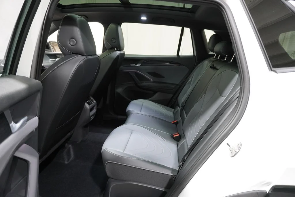 New 2026  Volkswagen 2.0T SE R-Line Black image 11