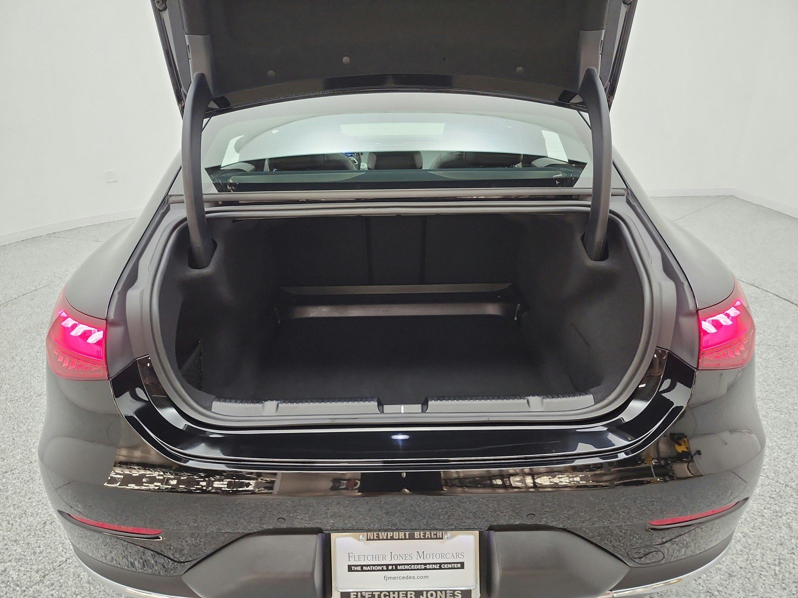 Used 2023 Obsidian Black Metallic Mercedes-Benz EQE 350 4MATIC®+ Sedan image 17