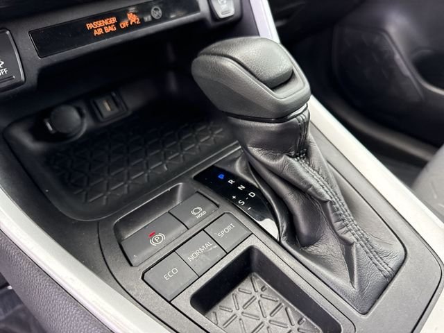 2021 Toyota RAV4 XLE - Photo 20