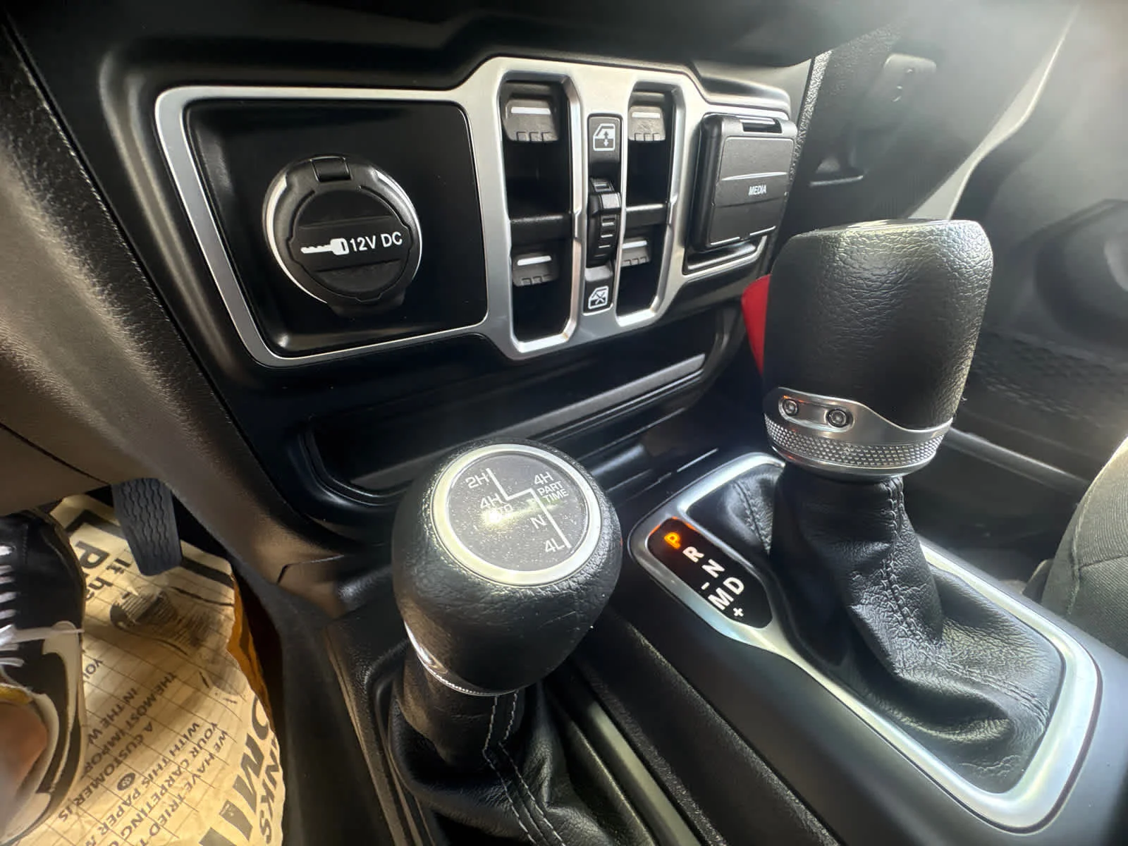 Used 2024 Silver Zynith Clearcoat Jeep Sport S image 28