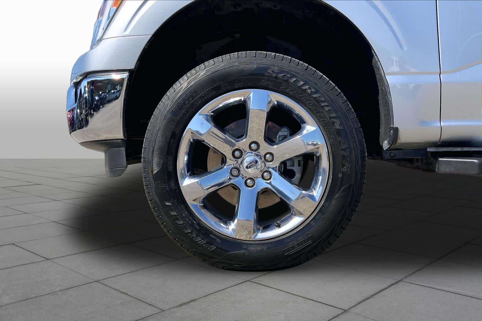 Used 2023 Iconic Silver Metallic Ford LARIAT image 11