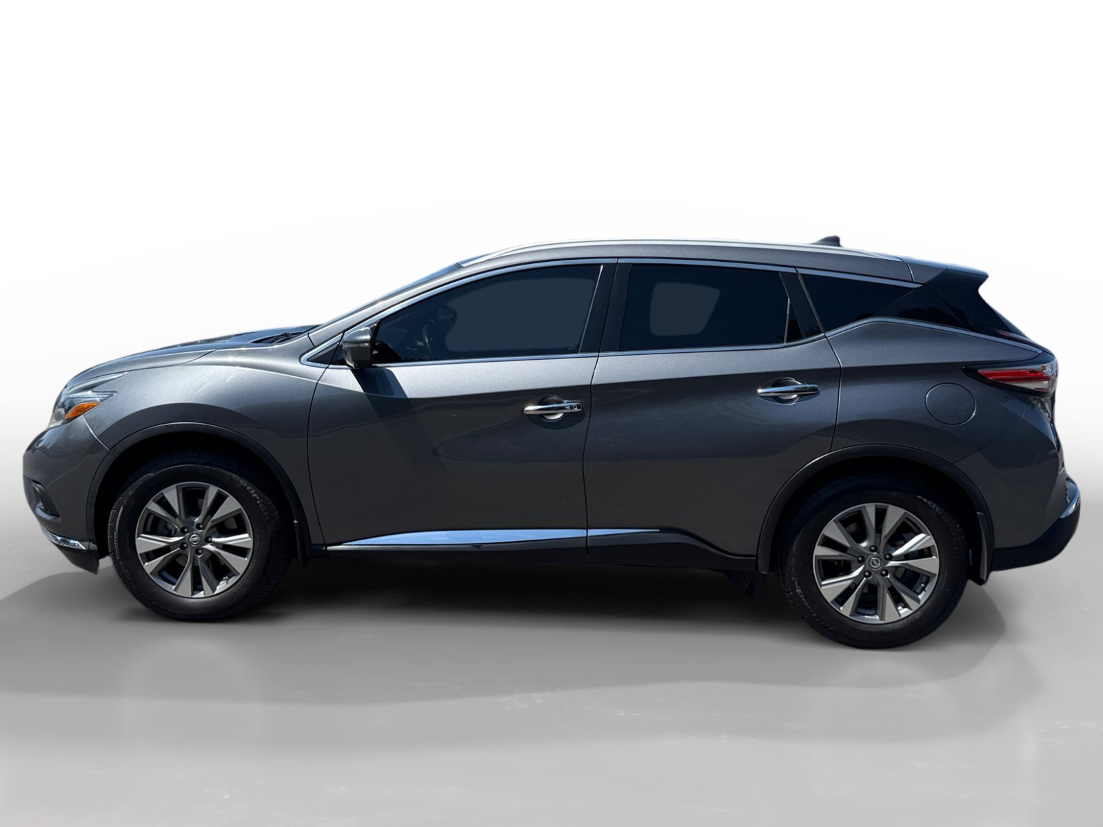 Used 2018 Gun Metallic Nissan SL image 2
