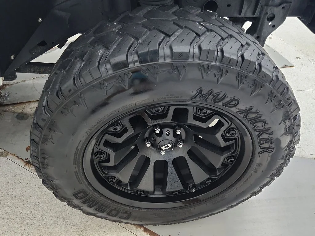 Used 2018 White Jeep Unlimited Sport image 36