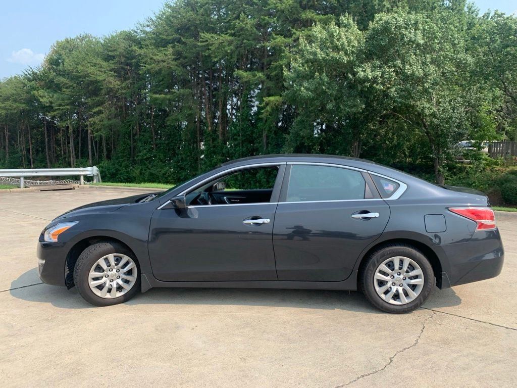 Used 2015 Blue Nissan 2.5 S image 14
