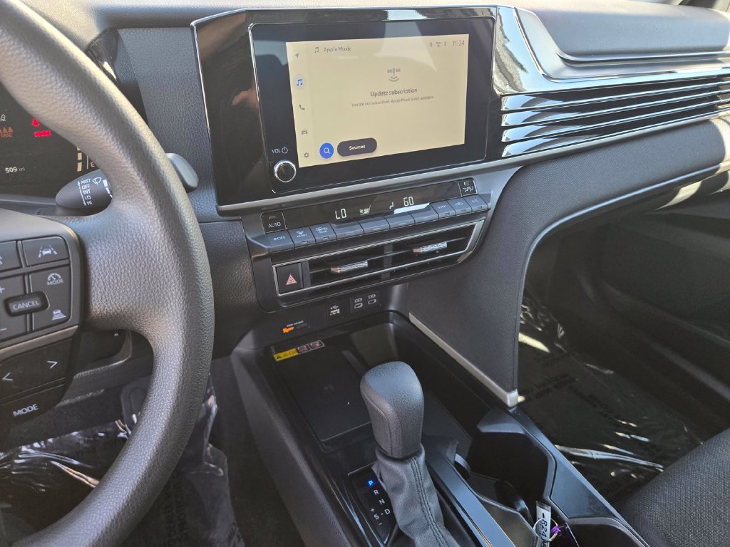 Used 2025 White Toyota LE image 17