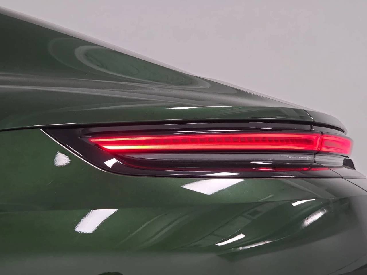 New 2026 Oak Green Metallic Neo Porsche  image 29