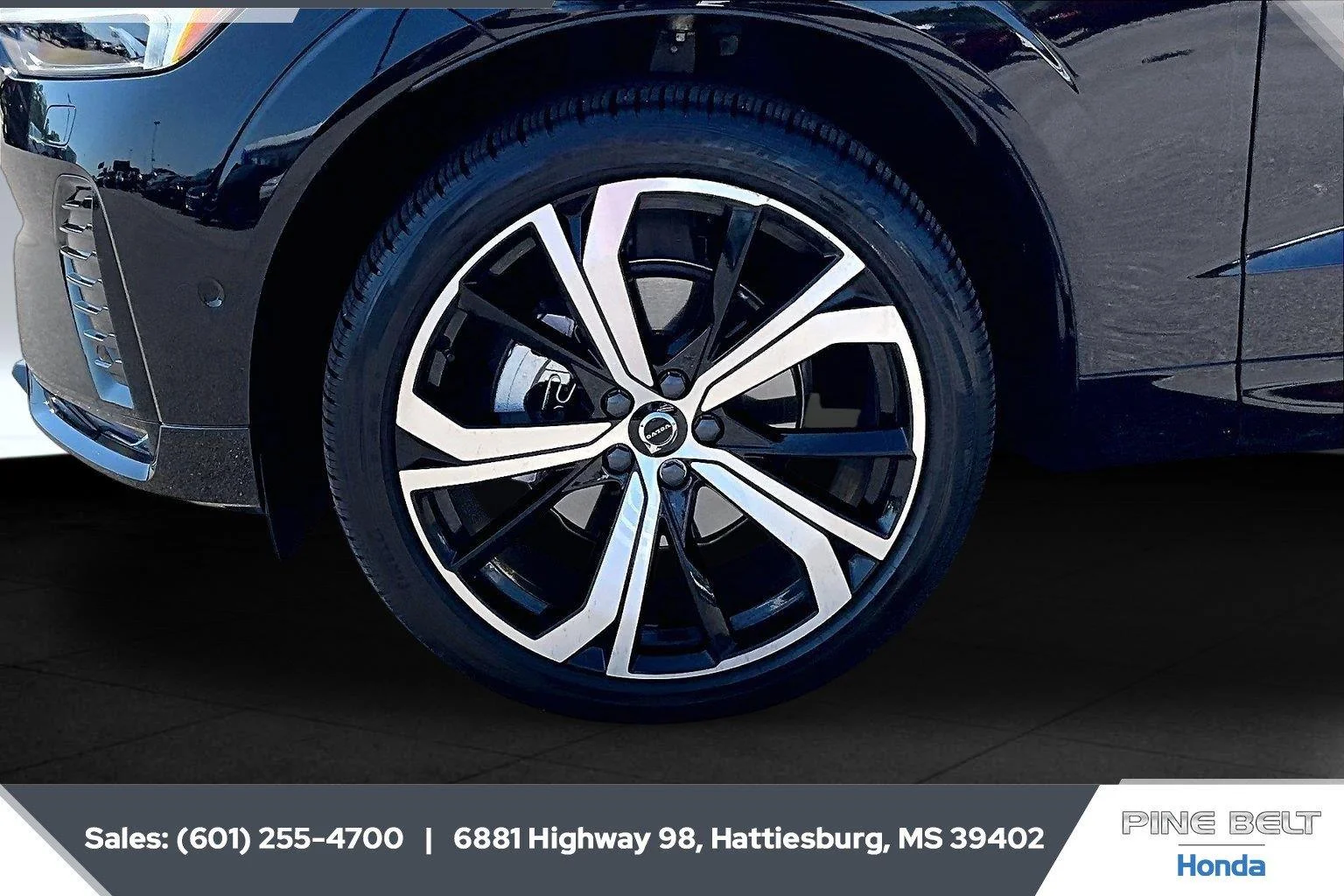 Used 2025 Onyx Black Metallic Volvo Ultra image 7