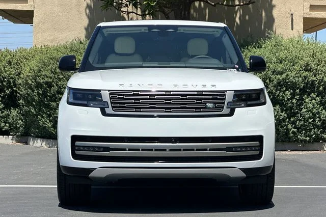 New 2026 Fuji White Land Rover SE image 8
