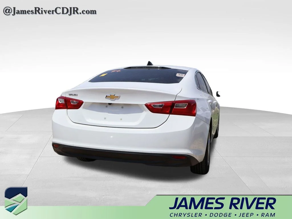 Used 2022 White Chevrolet LS image 13