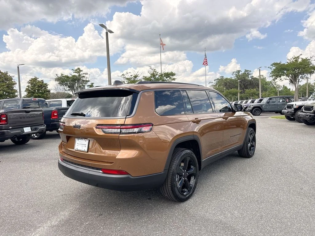 New 2026 Copper Shino Metallic Clear-Coat Exterior Paint Jeep Limited image 3