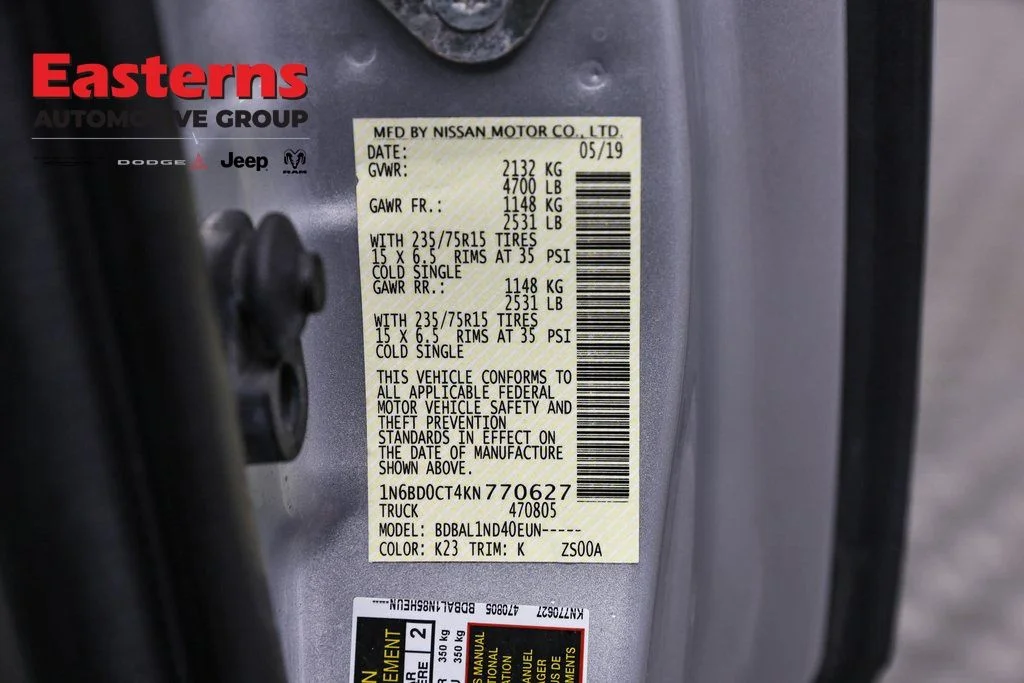 Used 2019 Silver Nissan S image 36