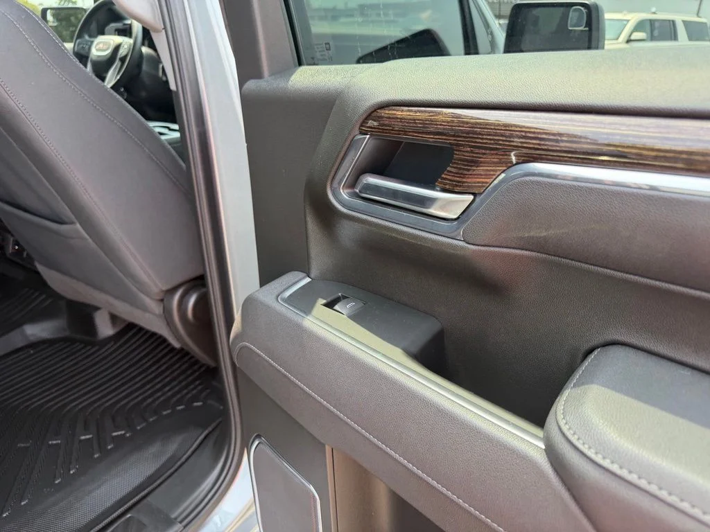 Used 2025 Silver GMC Elevation image 34