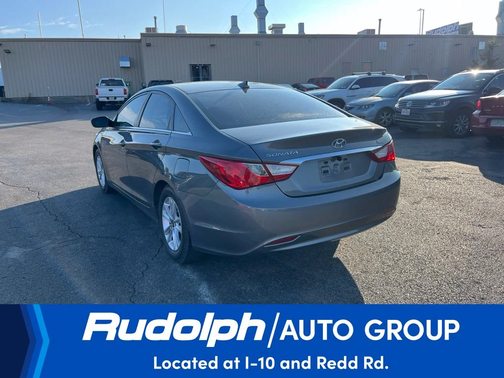 Used 2013 Gray Hyundai GLS image 3