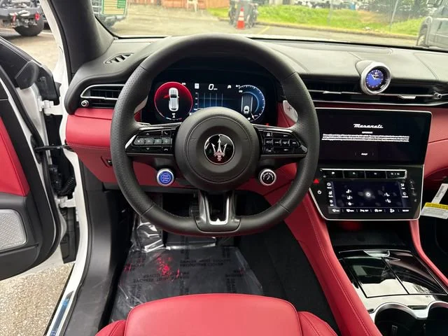 Used 2025 Bianco Maserati Modena image 17