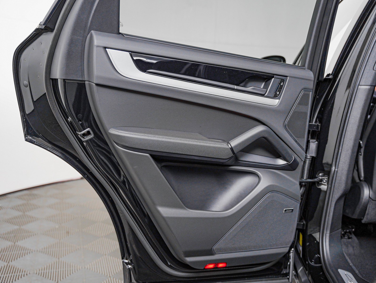 New 2026 CHROMITE BLACK Porsche S image 29