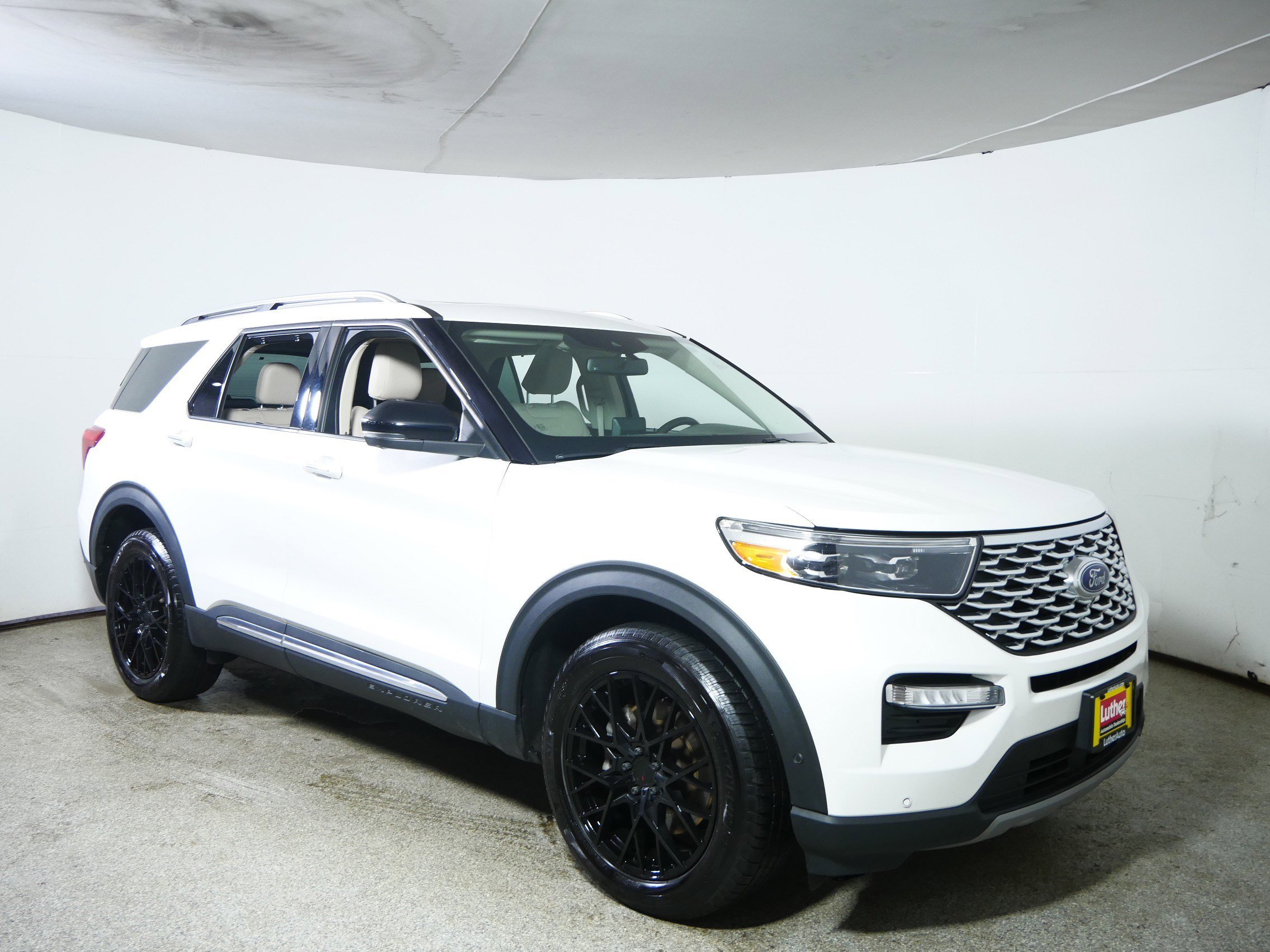 2022 Ford Explorer Platinum HEV's photo