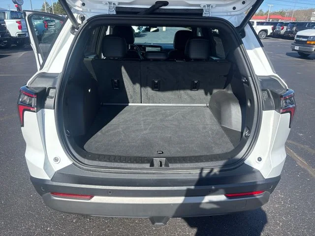 Used 2026 Summit White Chevrolet LT image 28