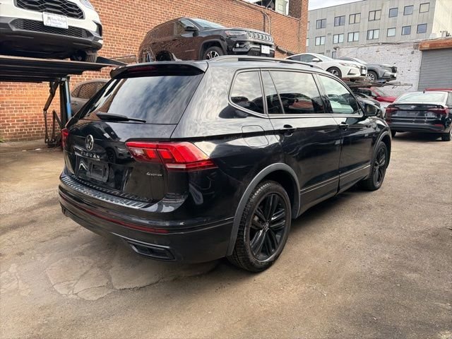 Used 2022 Black Volkswagen 2.0T SE R-Line Black image 4