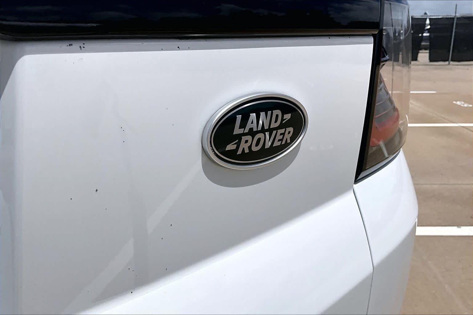 Used 2020 Yulong White Metallic Land Rover SE image 31