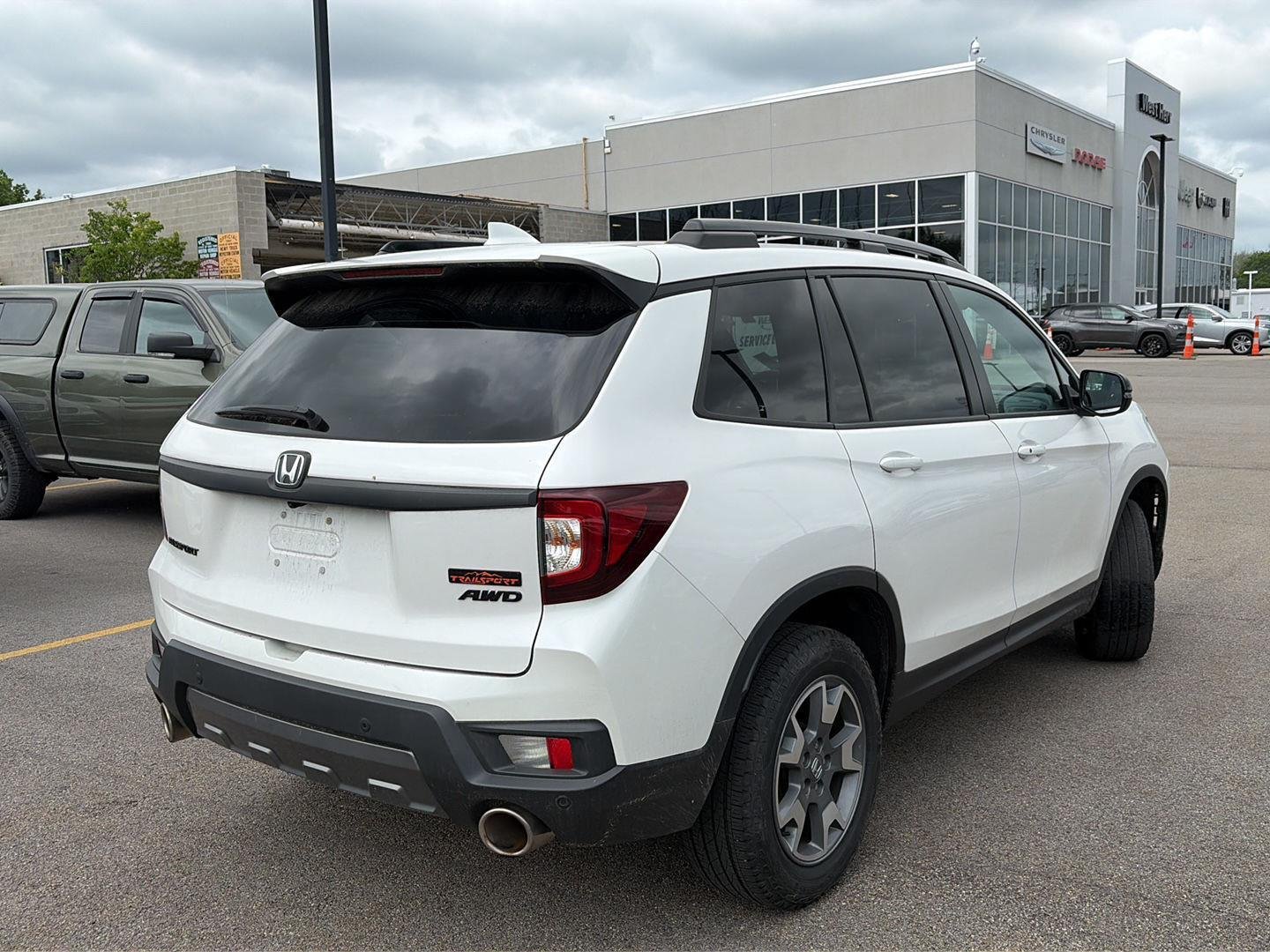 Used 2023 Platinum White Pearl Honda AWD TrailSport image 2