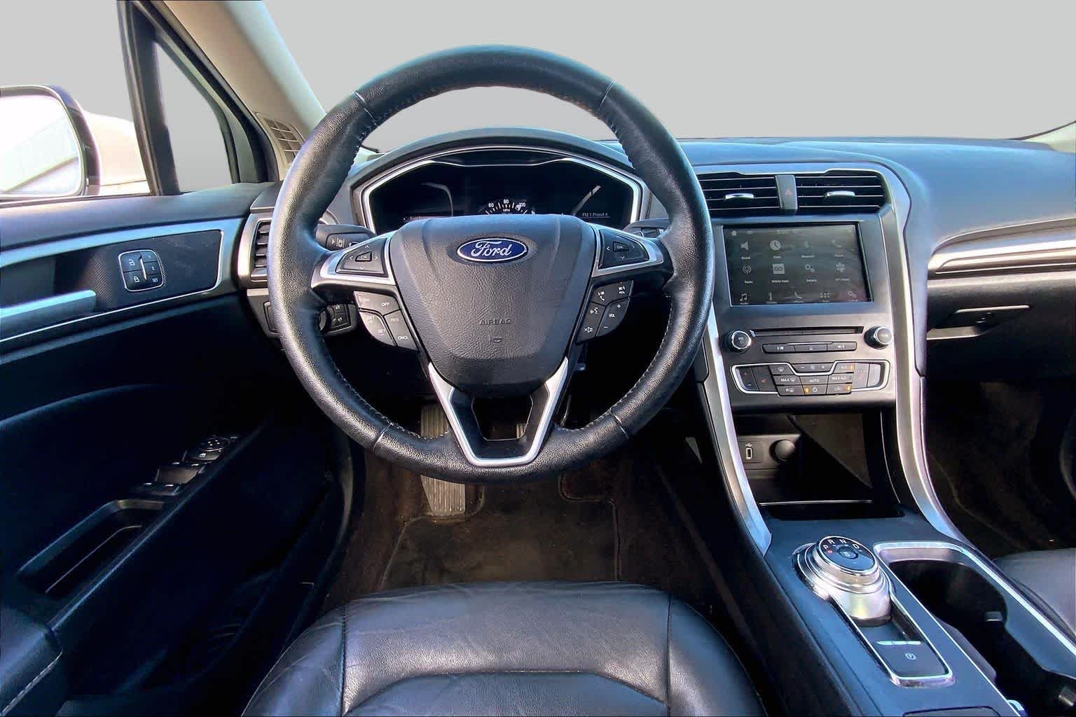 Used 2017 White Platinum Metallic Tri-Coat Ford SE image 6