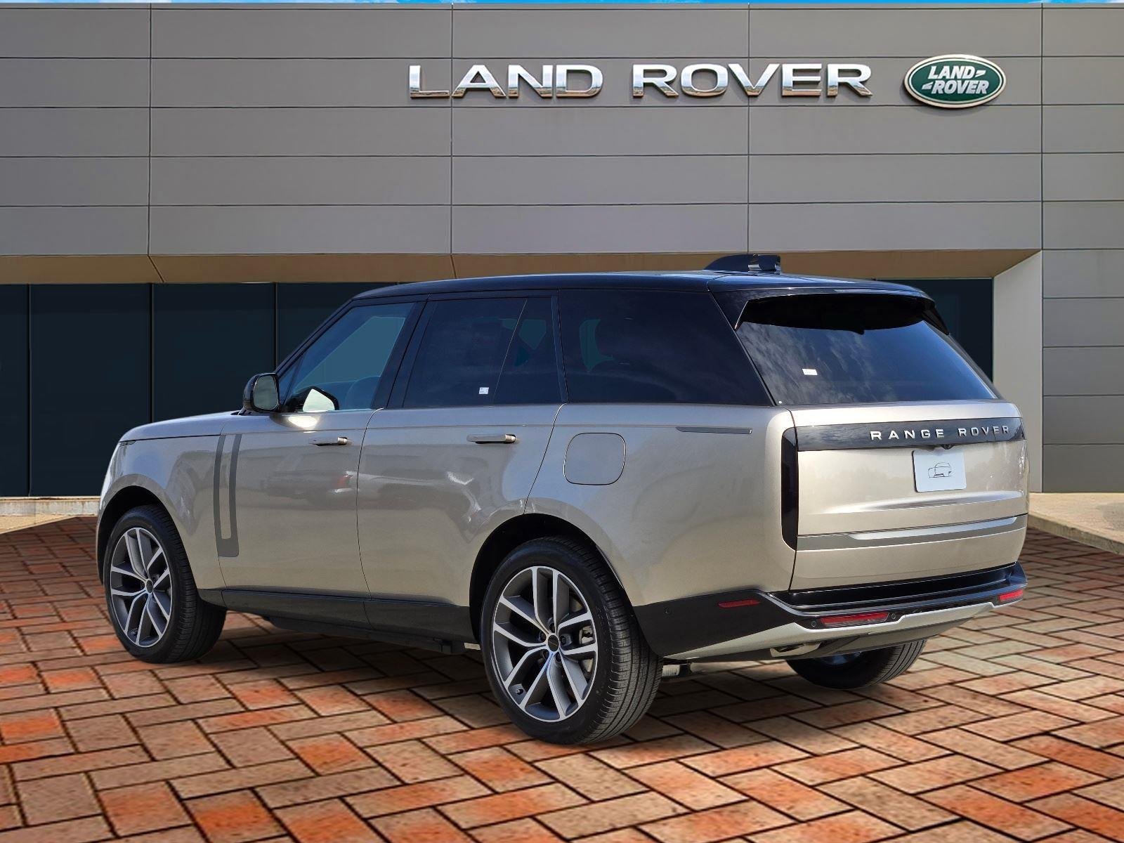 New 2026 Batumi Gold LAND ROVER SE PHEV image 4