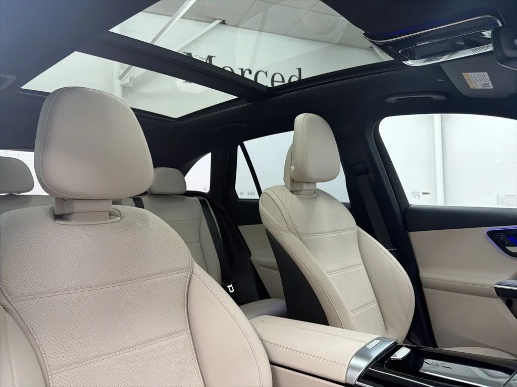 Used 2026 White Mercedes-Benz GLC 300 image 28