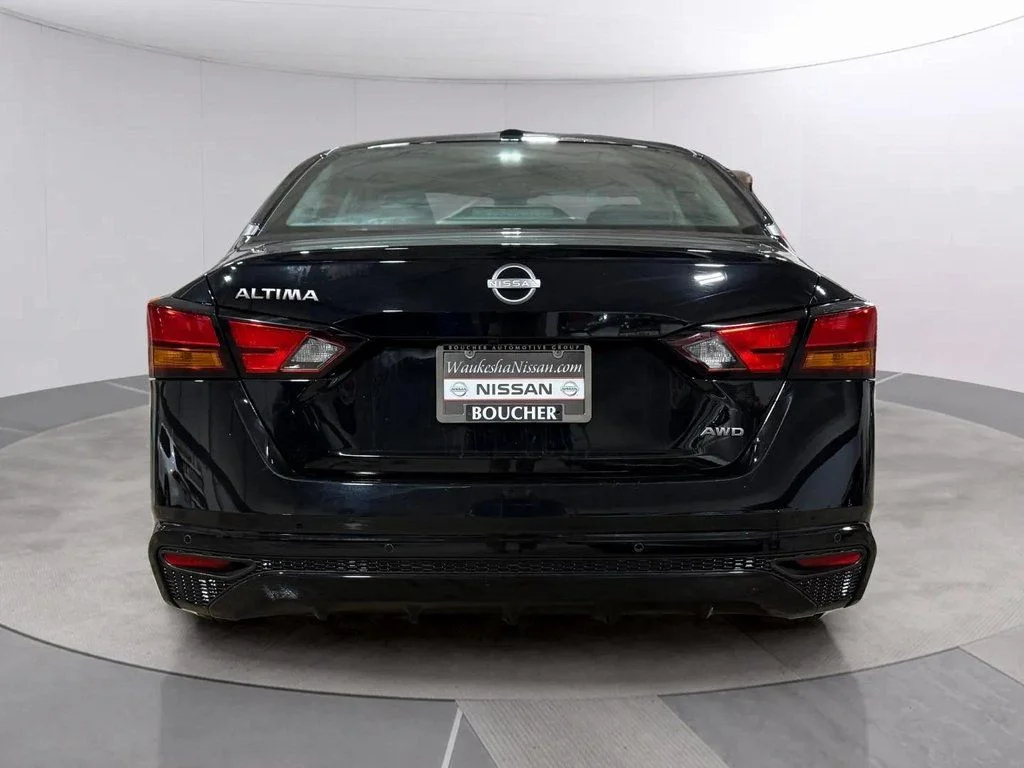 Certified Used 2025 Super Black Nissan 2.5 SV image 4