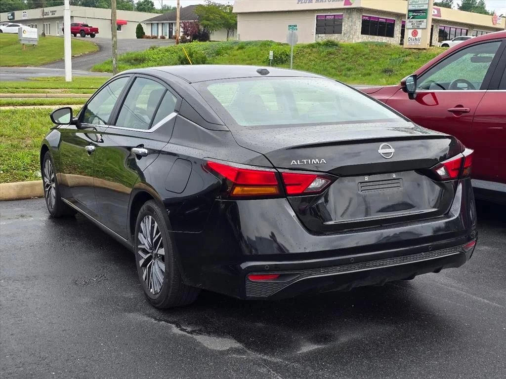 Used 2025 Black Nissan 2.5 SV image 12
