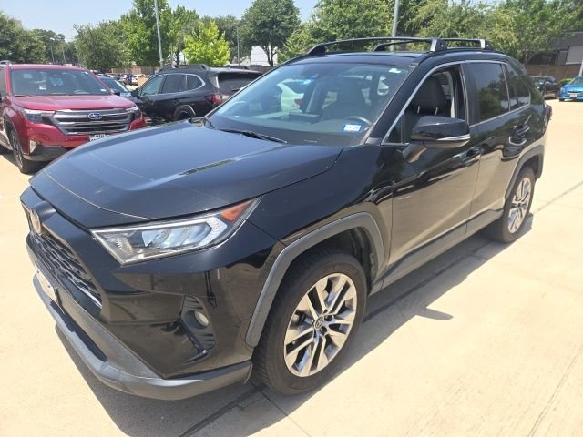 Used 2019  Toyota XLE Premium image 6