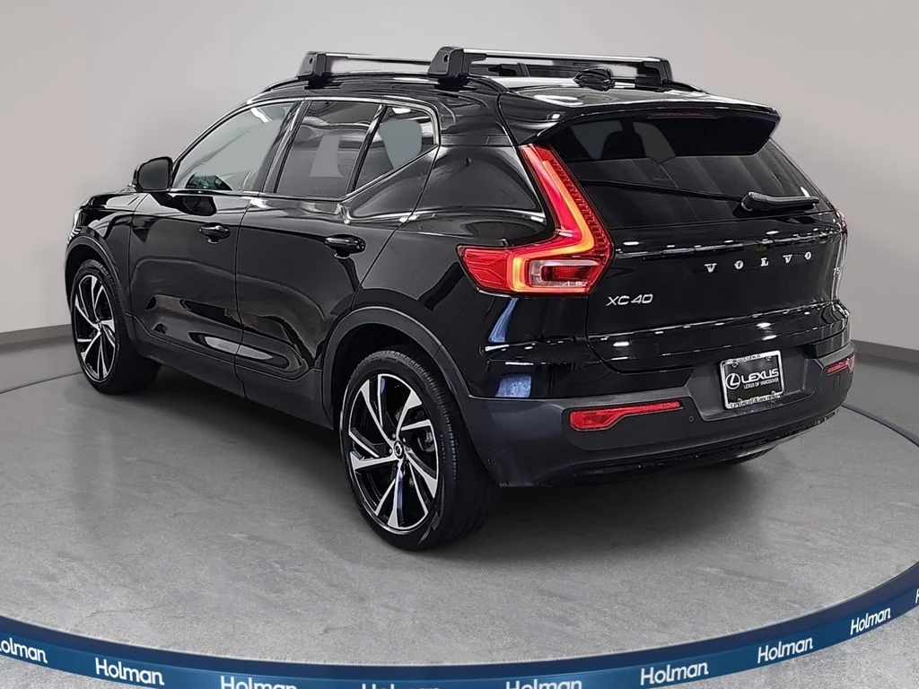 Used 2021 Black Volvo R-Design image 8