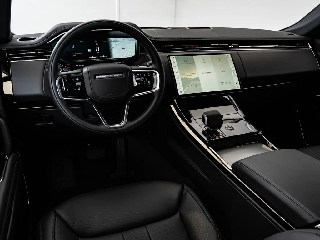 New 2026 Santorini Black Land Rover SE image 4