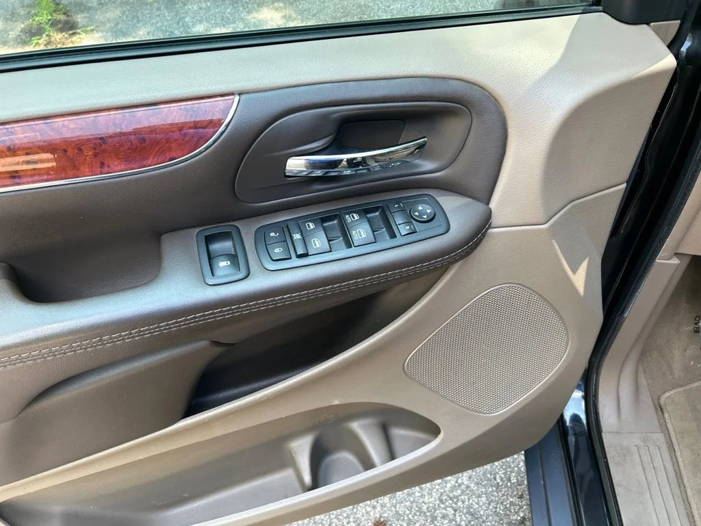 Used 2015 Black Chrysler Touring image 13