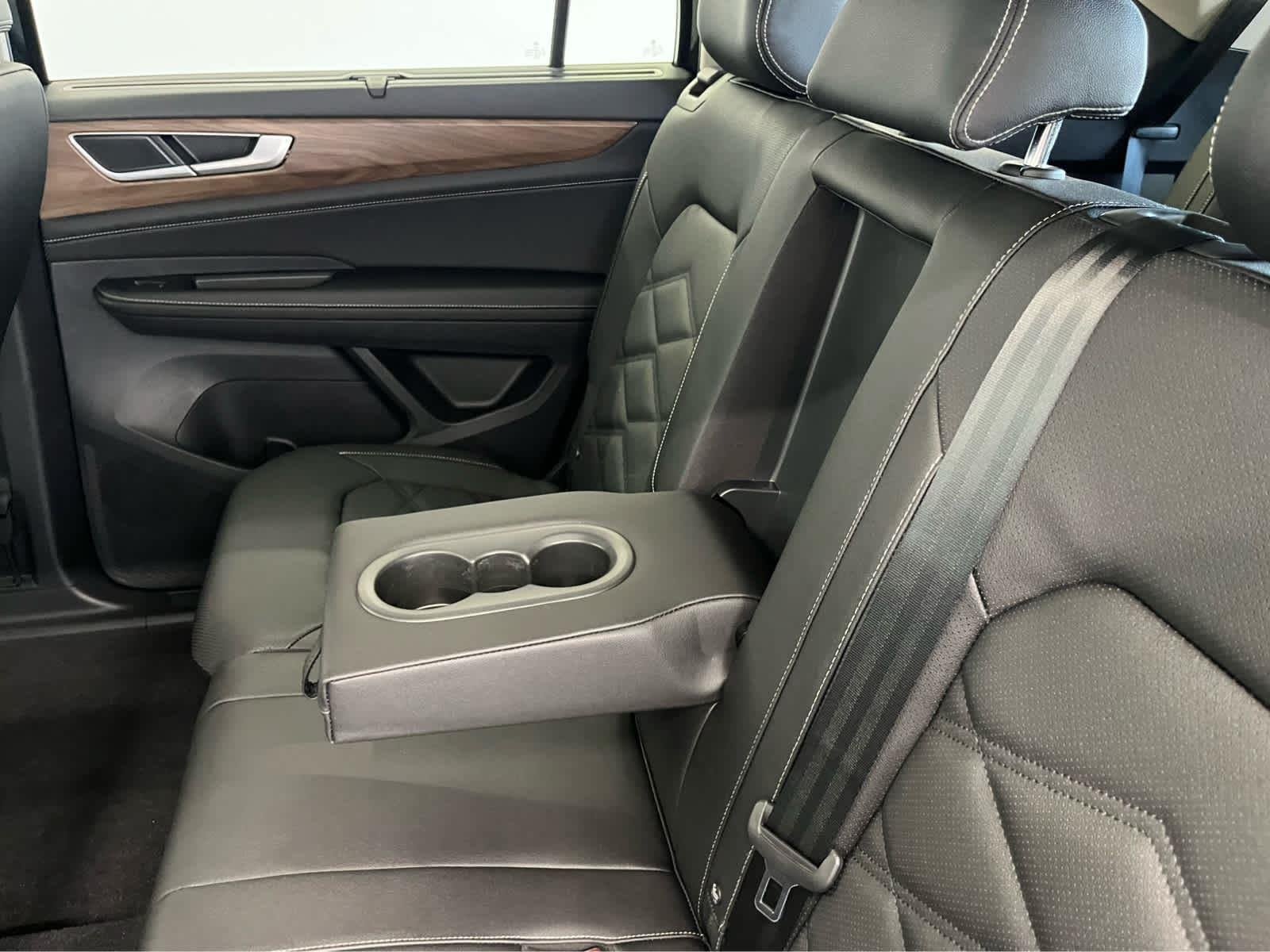 2026 Volkswagen Atlas SE w/Tech - Photo 30