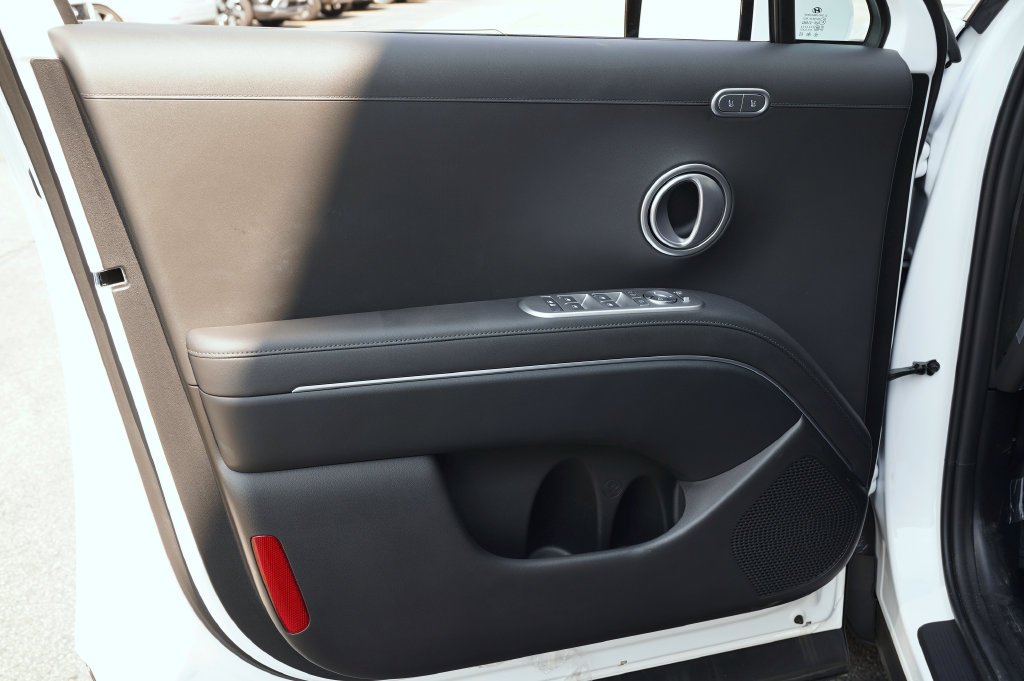 New 2027 Creamy White Pearl Hyundai SEL Premium image 25
